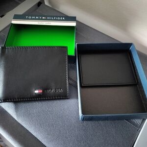 Tommy Hilfiger Black Leather Wallet with Logo